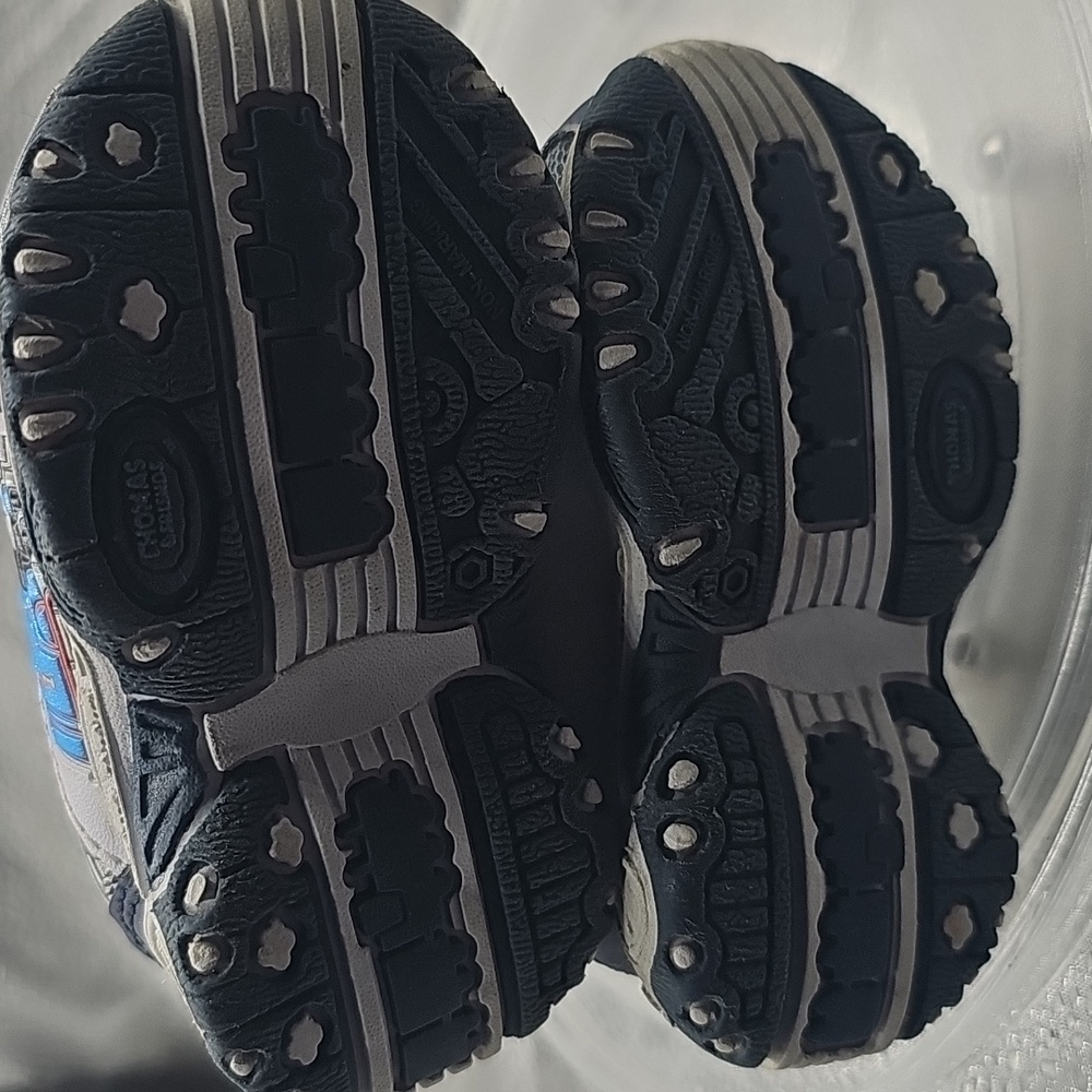 H Thomas And Friends Shoes White And Black - Picture 9 of 11